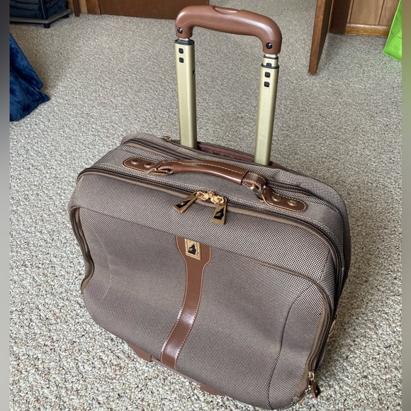 London Fog Bags London Fog Oxford 700 Travel Rolling Suitcase